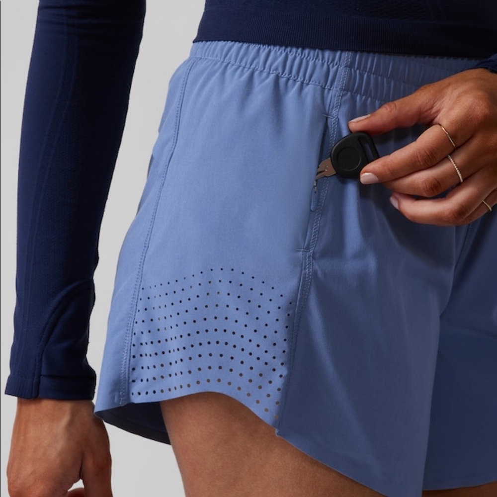 Athleta 4.5” hustle short - Lavender color